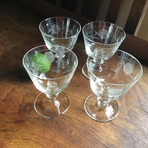 Vintage Set of Four  Etched Rose Stemmed Cocktail Bar Glasses - Picture 5 of 7